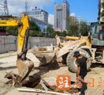 美女喜欢大鸡吧视频免费看高温下的坚守｜道路建设者用汗水铺就畅通路